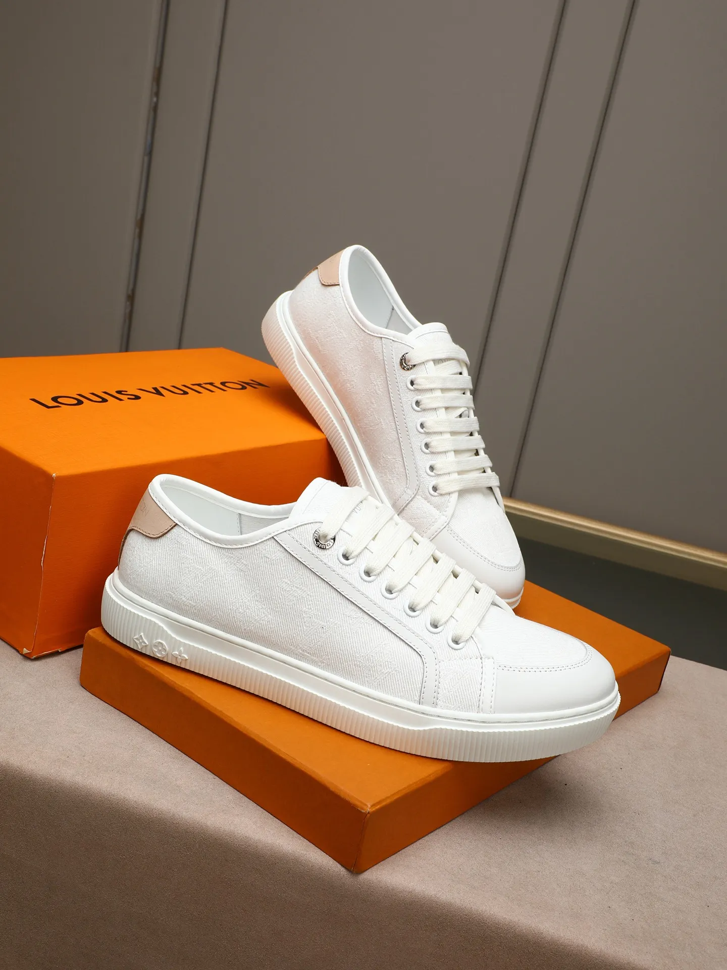 Men's Men's Shoes 💰440 𝐋𝐨𝐮𝐢𝐬 𝐕𝐮𝐢𝐭𝐭𝐨𝐧 𝟮𝟬𝟮𝟱/𝐬𝐬 Louis Vuitton's new spring and summer casual sports sneakers have a youthful atmosphere and are very youthful on the feet! Comfortable and light on the feet! The color is also very youthful! The upper is exclusively decorated with LV accessories! Make the whole shoe more flexible! The special electro-printed logo on the upper has a sense of design and is super recognizable! Beautiful and generous! ! It’s super easy to walk on! Specific denim surface material, sheepskin lining, original molded outsole Size: 38-44 (45 customized)
